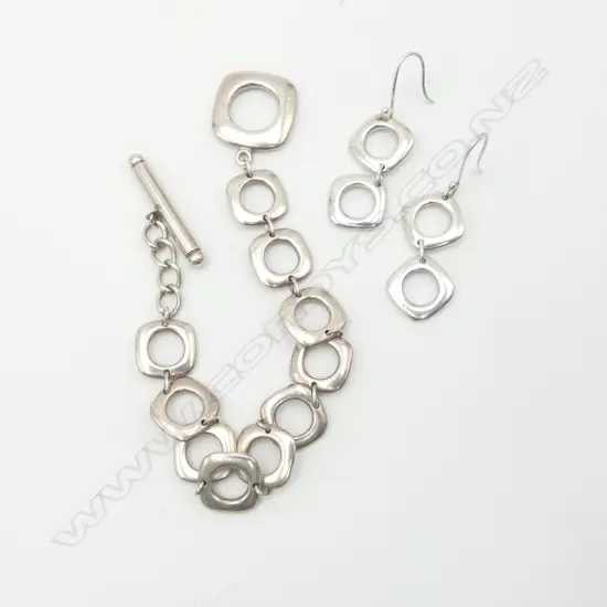 TIFFANY & CO. STG SILVER BRACLET & EARRINGS, 28.9gms