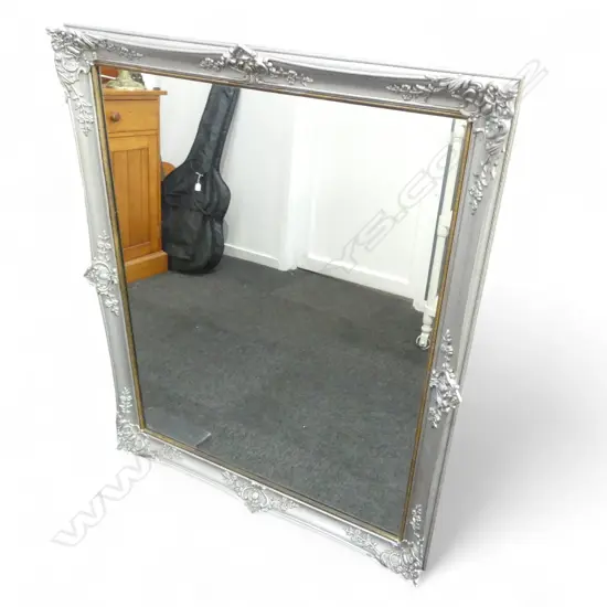 LG MIRROR w. SILVER FRAME 1100x900mm