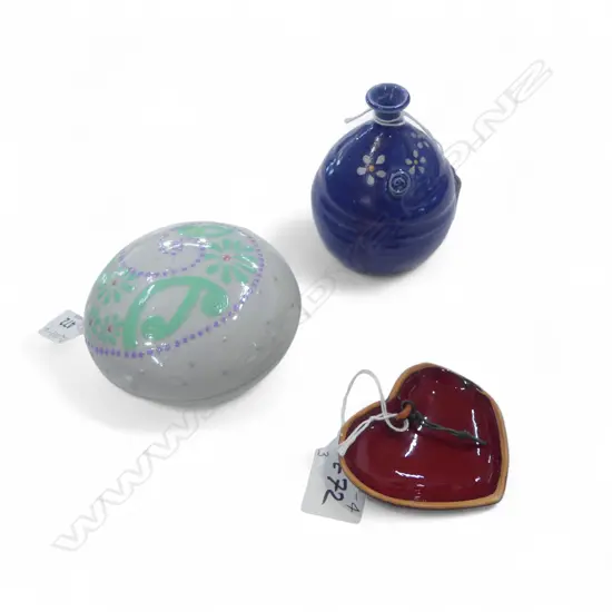 3 PCS KEUM SUN LEE PORCELAIN, TRINKET BOX, SML VASE & HEART