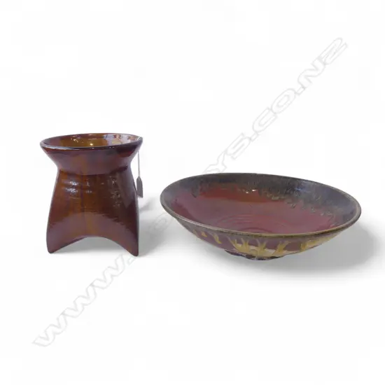 MILL POTTERY SOMERSET BOWL 335mm dia, 3 FOOTED VASE (RIM CHIP)