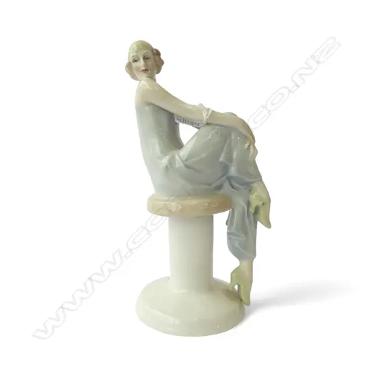 ROYAL DOULTON FIGURINE 'FLIRTATION' H.260mm
