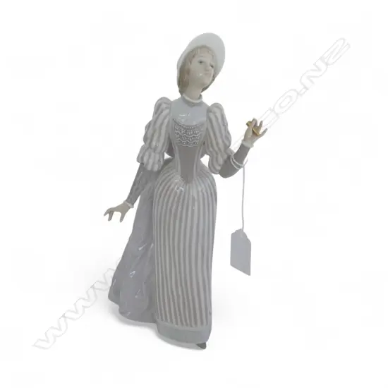 LLADRO FIGURINE STANDING LADY no parasol H.255mm