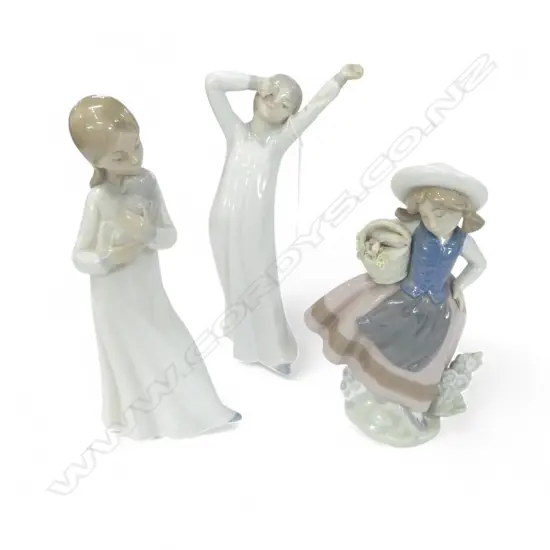 3 FIGURINES; 1 LLADRO AF + 2 NAO H.205mm