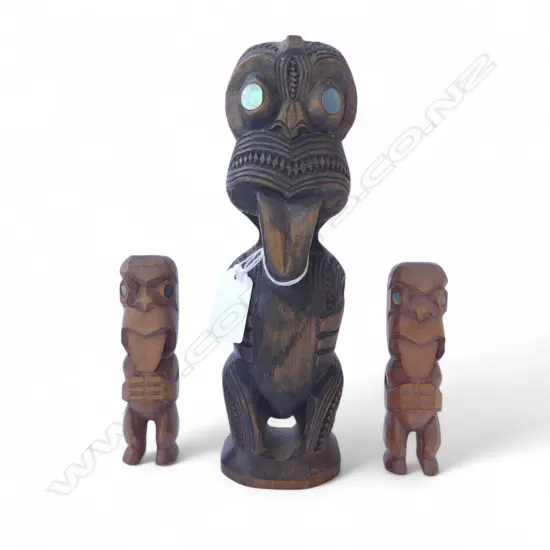 THREE CARVED POU; LG WITH SIGNATURES ON REVERSE, H200mm 