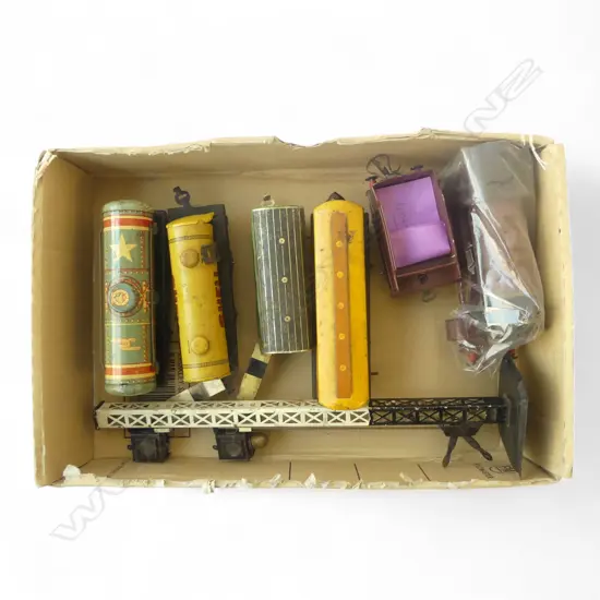 5 HORNBY RAILWAY CARRAGES RAILWAY SIGNAL H330MM TENDER & ENGINE BODY