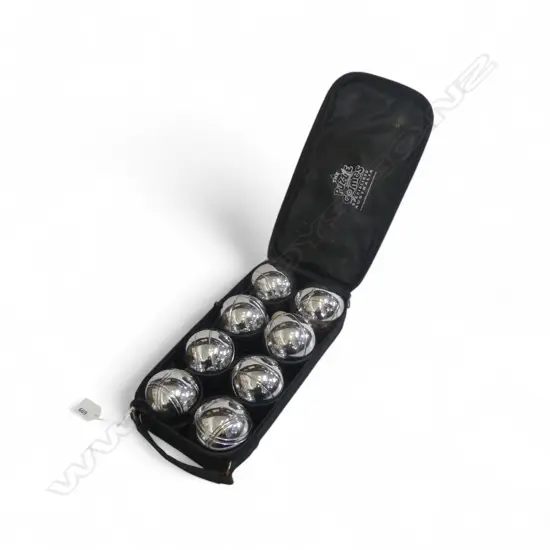 CANVAS CASED BOULES SET (8 BALLS)