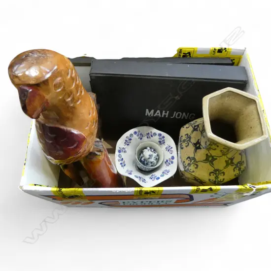 BOX LOT MAH JONG SET  CHINESE CHINA  CARVED WOOD BOX & PARROT H510MM