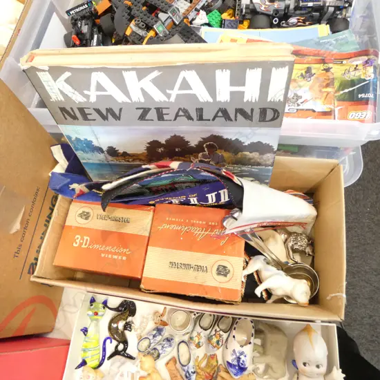 BOX OF 2 VIEWERS NZ ART BOOK SOV FLAGS EP & CHINA