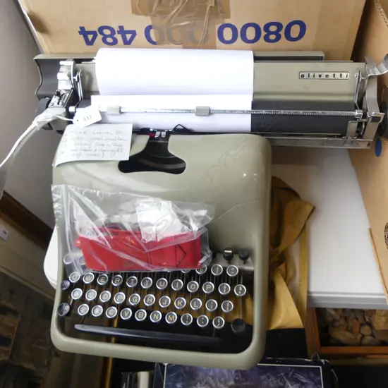 OLIVETTI LEXICON 80 TYPEWRITER, WORKING