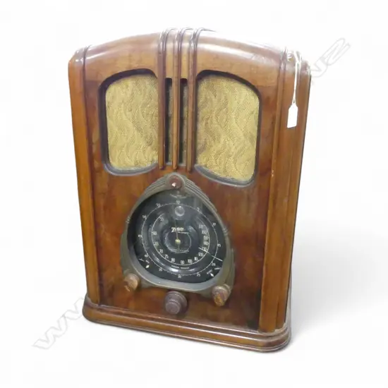 VINTAGE DECO WALNUT CASED ZENITH BRAND TABLE RADIO, H.580mm. (1 KNOB MISSING) (From the Estate of Tommy Doyle)