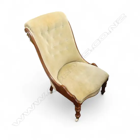 EDWARDIAN LOUNGE CHAIR ON CASTORS