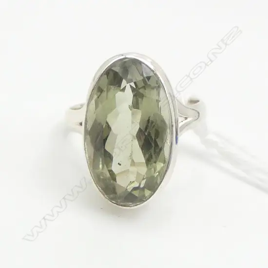 SILVER & GREEN AMETHYST RING SIZE Q