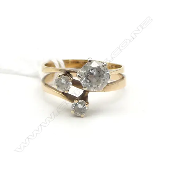 9CT GOLD AND WHITE STONE RING 3.42gms SIZE P1/2