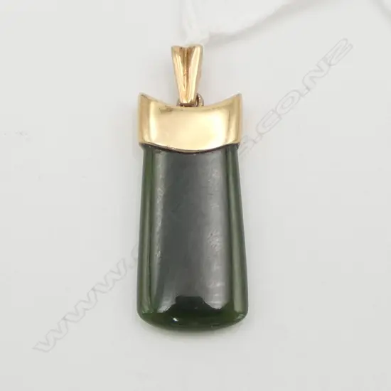 POUNAMU AND 9CT GOLD PENDANT