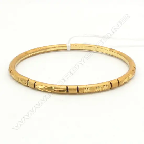 GOLD PLATE BANGLE facetted & cut decoration