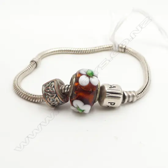PANDORA S/SILVER BRACLET & 2 BEADS 18GMS