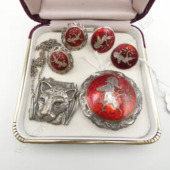 SET OF THAI S/SILVER RED ENAMEL BROOCH & 2 PRS EARINGS & S/SILVER LEOPARD PENDANT 39GMS