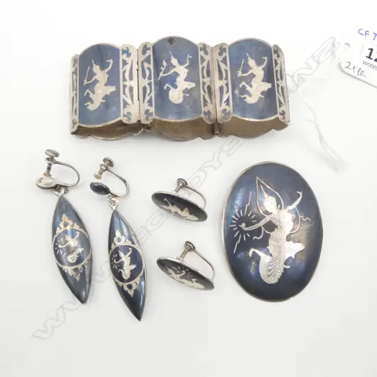 SET OF THAI S/SILVER JEWLERY BANGLE BROOCH & 2 PRS EARINGS 75GM