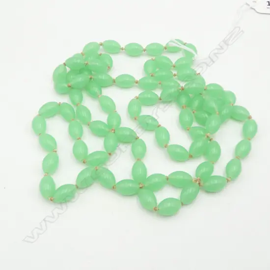 APPLE GREEN JADE BEAD NECKLACE