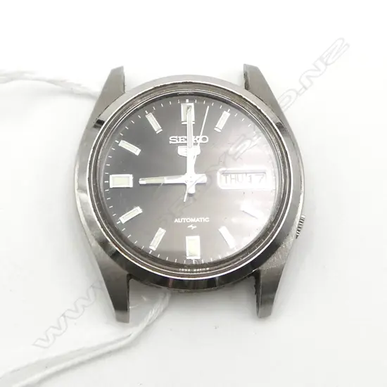 VINTAGE SEIKO 5 shiny black dial running
