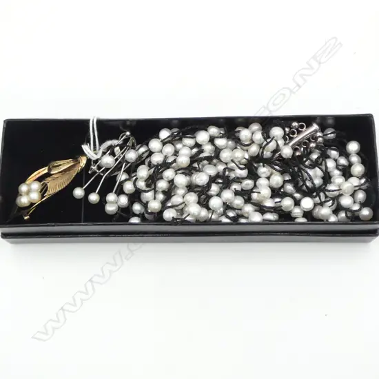 3 PCES PEARL JEWELLERY; 2 STG BROOCHES + NECKLACE