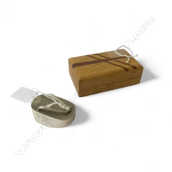 JAPANESE MINIATURE STG SILVER SANDAL FORM SHAKER 24gms + WOODEN TRINKET BOX by ROGER GRIFKINS W.92mm