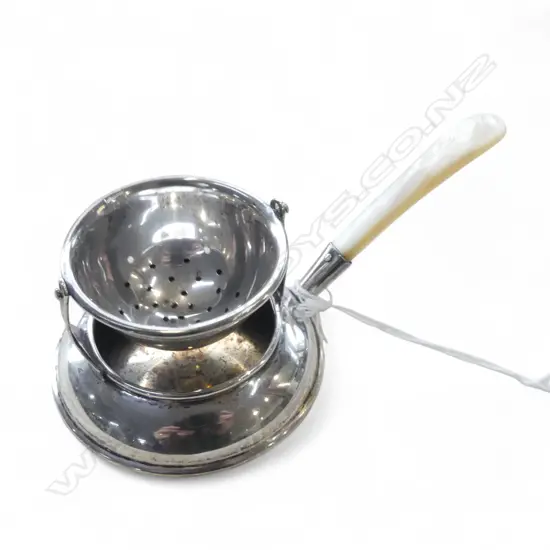 STG SILVER TEA STRAINER 49gms