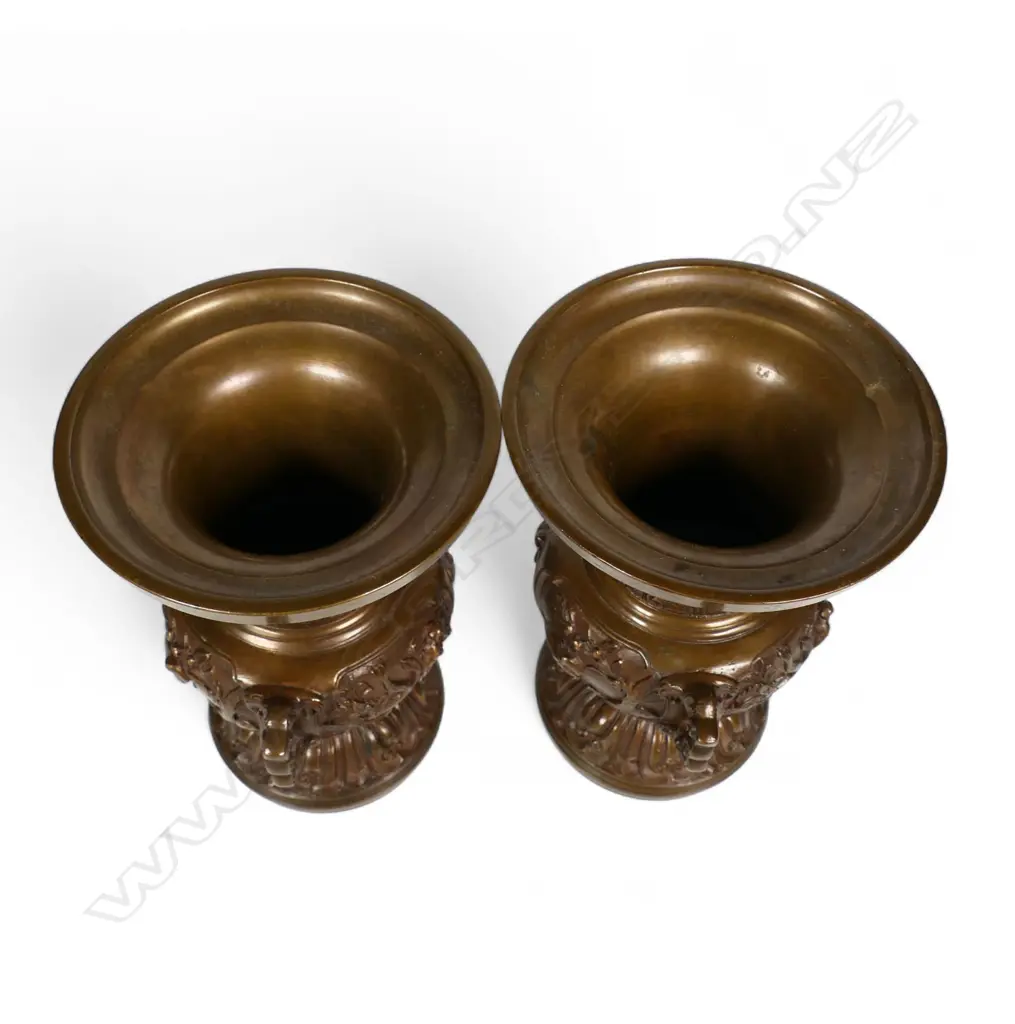 A pair of quality Japanese bronze Meiji vases, Image 1++