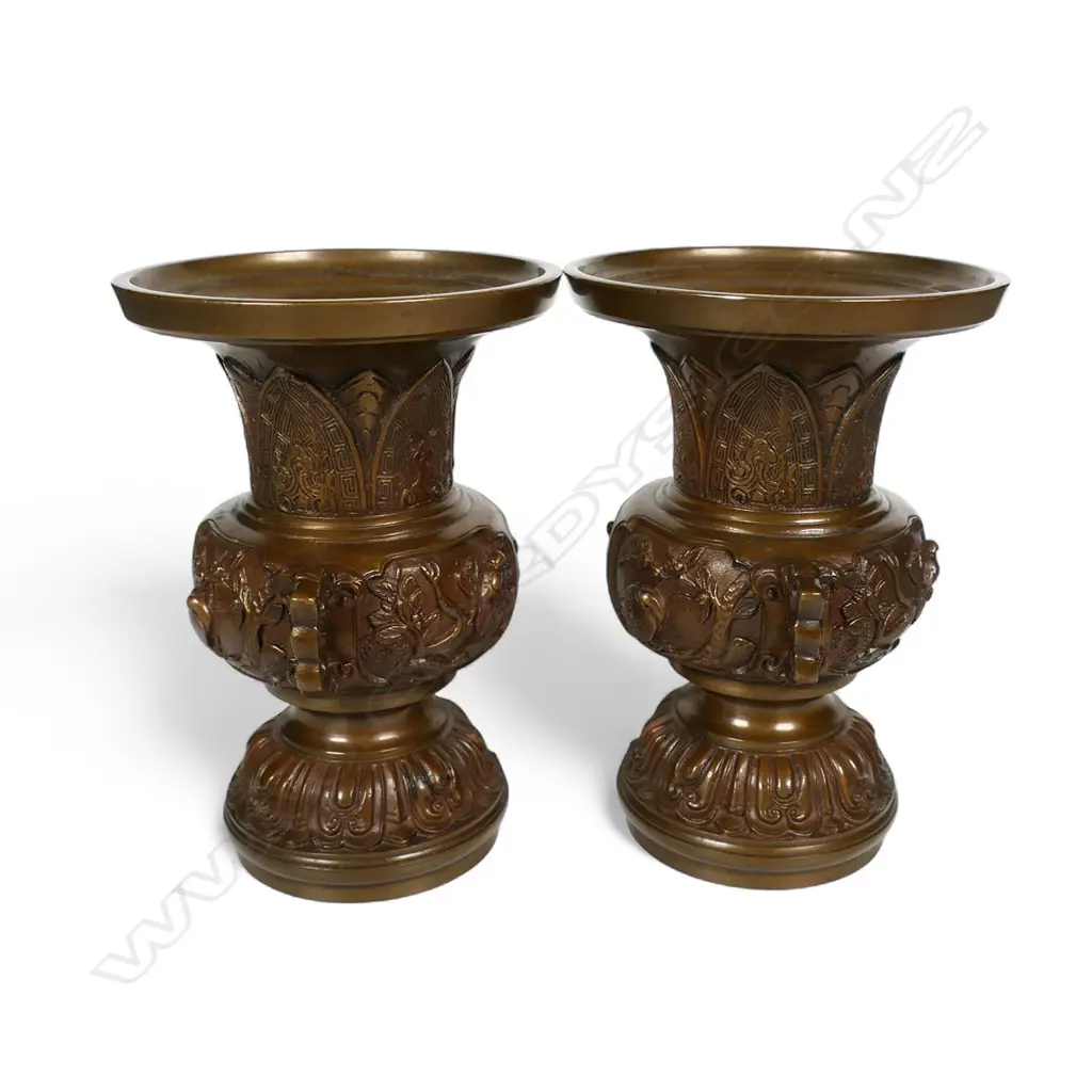 A pair of quality Japanese bronze Meiji vases, Image 1++