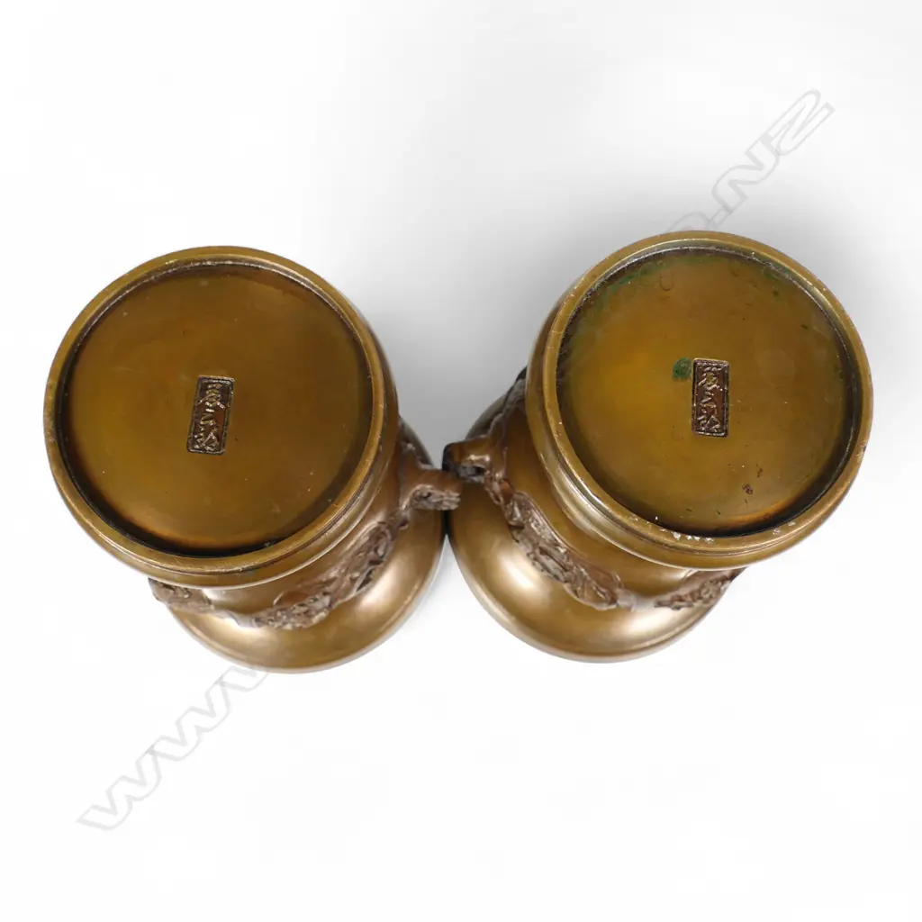 A pair of quality Japanese bronze Meiji vases, Image 1++