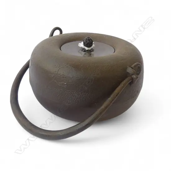 OLD JAPANESE IRON KETTLE POT w swing handle & bronze lid. Relief treed landscape decoration Dia.260mm. 