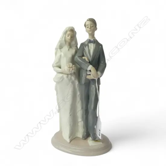 LLADRO FIGURE WEDDING H.240mm champagne glass glued