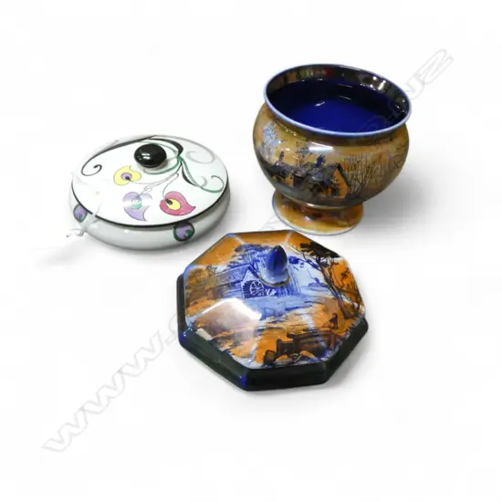 2 SHELLEY CHINA LIDDED DRESSINGTABLE BOWLS DIA130MM & VASE H110MM (Chip to 1 Lid)