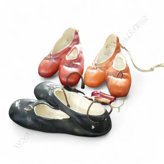 3 BRENTLEIGHWARE CERAMIC HANGING BALLET SHOES H.220 + MINI PAIR H.65mm