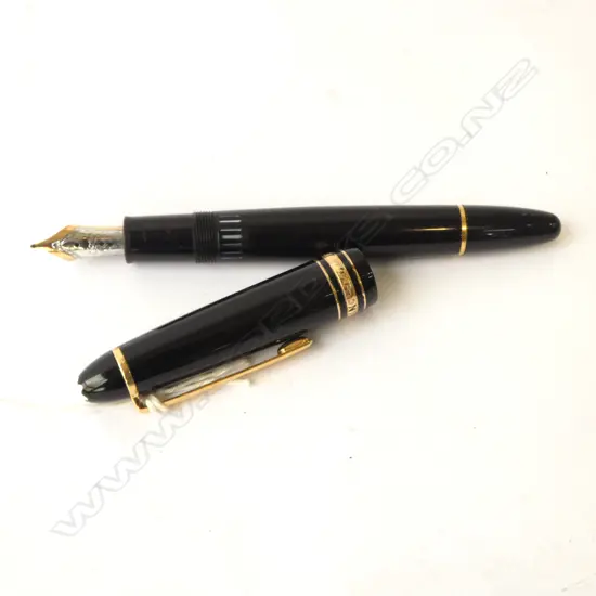 MONT BLANC FOUNTAIN PEN 14CT GOLD NIB