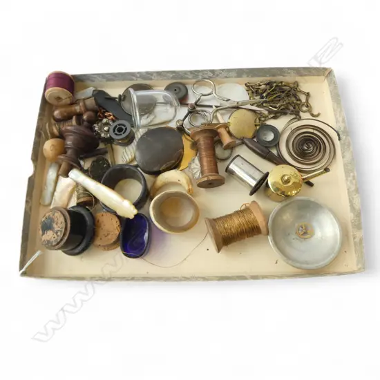 TRAY OF RESTORATION ITEMS – GOLD THREAD, MOTHER OF PEARL, HORN ETC 