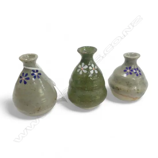 THREE KEUM SUN LEE SML POSY VASES, 2 GREY & GREEN, H.90mm