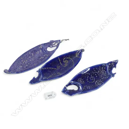 3 BLUE KEUM SUN LEE SML DISHES w FISH DETAIL, L.220 - 240mm