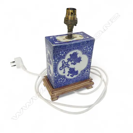 CHINESE B/W TABLE LAMP, BASE ONLY H.230mm