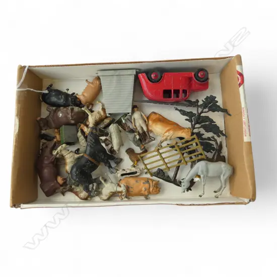 TRAY OF VINTAGE LEAD TOY ANIMALS DINKY FIRE ENGINE ETC