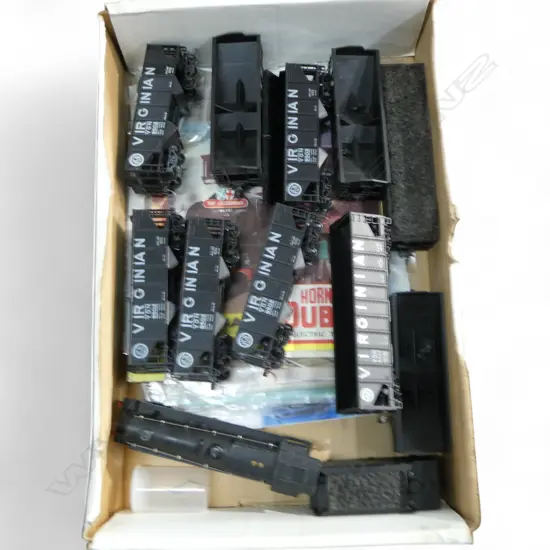 HORNBY DUBLO ENGINE  & TENDER  10 CARRAGES & MAGS