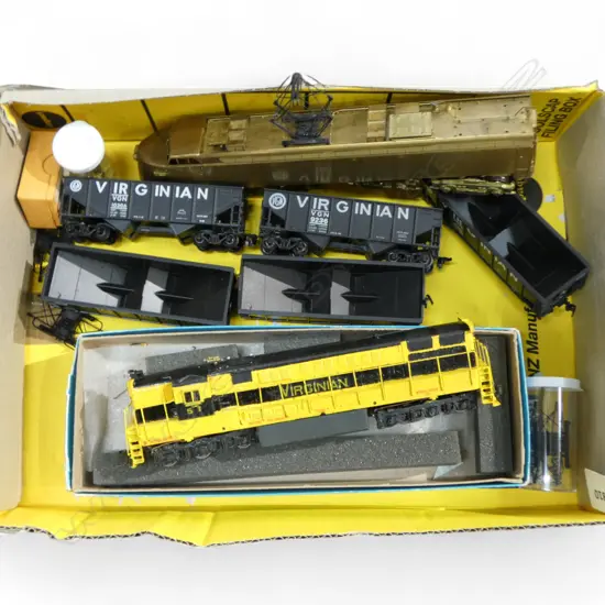 BOXED VIRGINIAN MODEL ELECTRIC ENGINE 51  & ANOTHER ENGINE & 5 CARRAGES