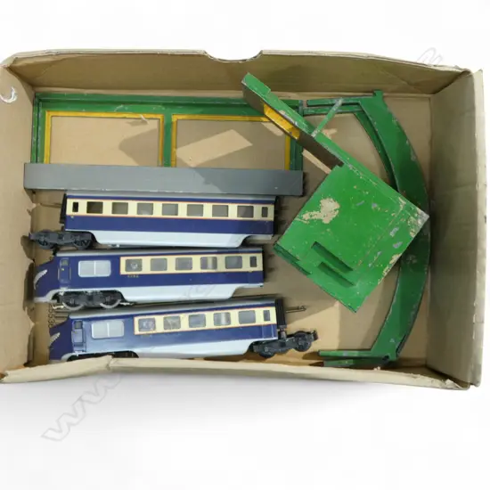 TTR DOUBLE ENDED PASSENGER TRAIN & CAST ALLUMINIUM STATION