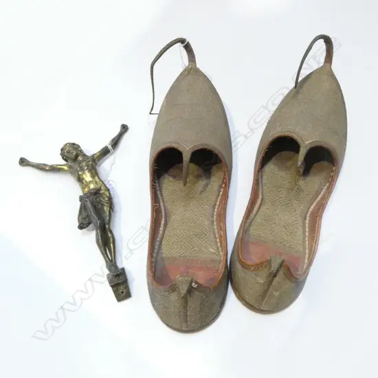 UNUSUAL VERY OLD MANS PAKISTANI KHUSSA JUTTI SHOES (L.300mm) + BRASS FINISHED OLD CHRIST ON CROSS FIGURE H.210mm