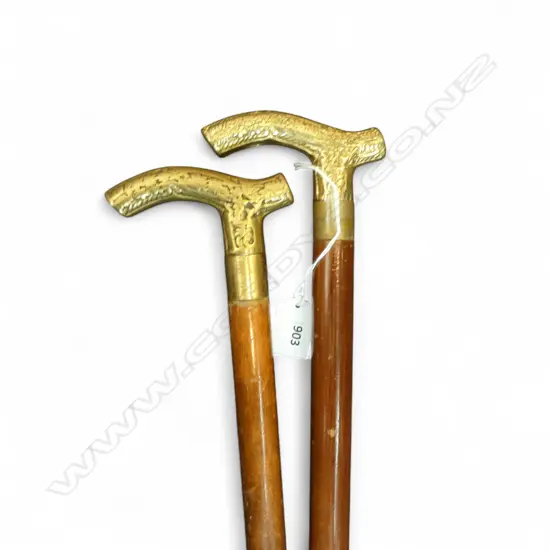 2 BRASS HANDLED HANDLED WALKING STICKS: CLASSICAL STYLE. 1 unscrews 1 a little loose
