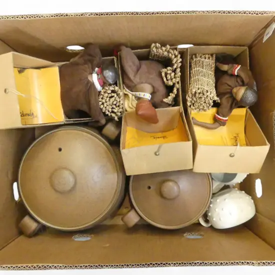 3 BOXED 'THE DUMELA DOLL' + 2 DENBY CROCKS & 2 POTTERY MUGS