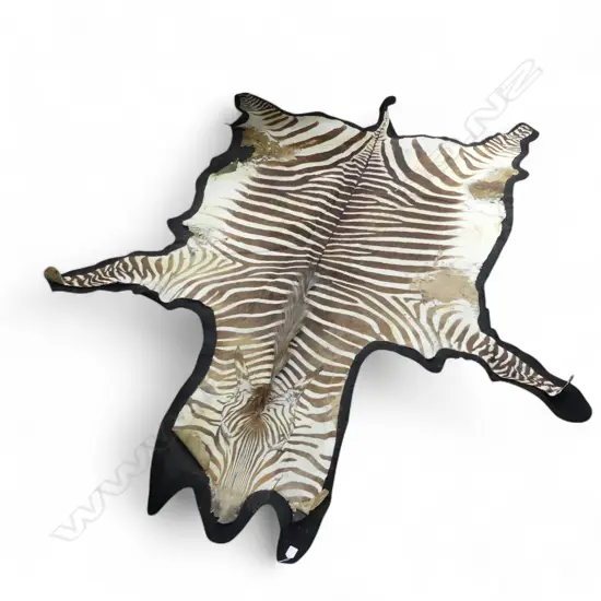 ZEBRA HIDE RUG 3200x2300mm FAULTS