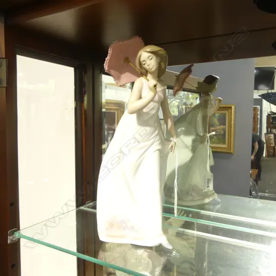 LLADRO FIGURE 7636 AFTERNOON PROMENADE H.270mm base signed