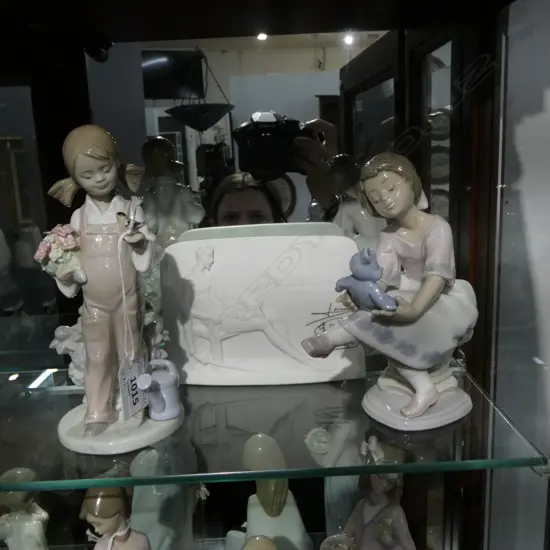 2 LLADRO FIGURE FLOWER GIRL & TEDDY GIRL + SOCIETY PLAQUE