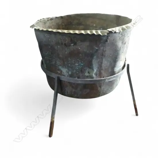 OLD COPPER LAUNDRY COPPER IN RING TRIPOD STAND